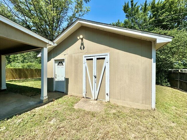 Building Photo - 7312 Country Side Rd