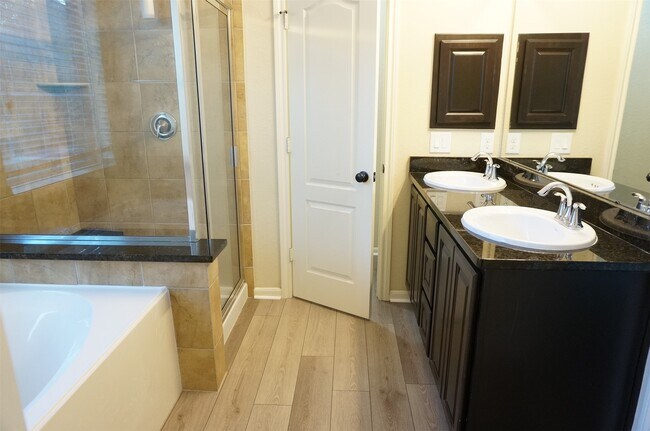 Building Photo - 6015 Mystic Berry Dr