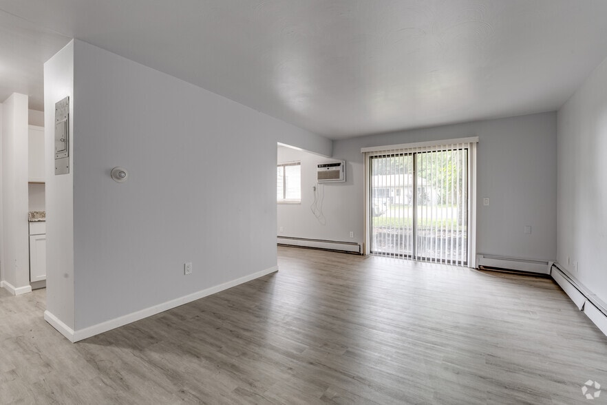 2 BR, 1 BA, 600 SF - Fred Flatz