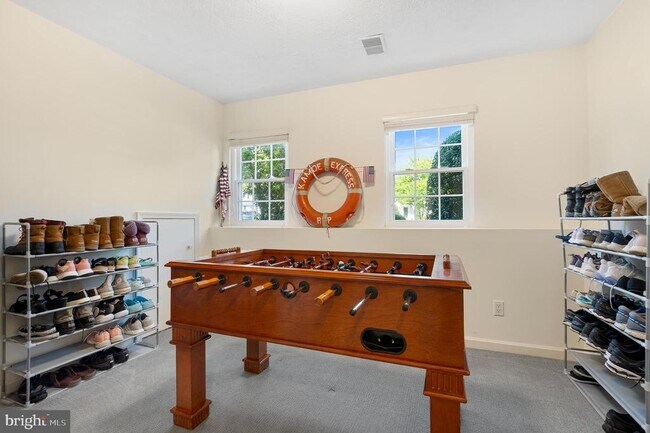 Building Photo - 1615 Spottsworth Way