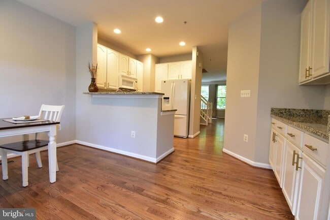 Building Photo - 5053 Kilburn St