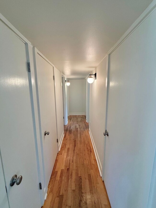 Building Photo - 3 BR West Seattle Home – Cozy and Convenie...