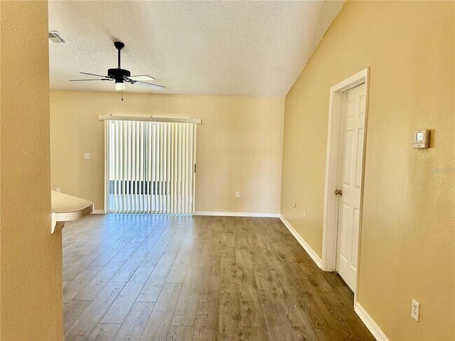 Building Photo - 536 Lakeview Dr