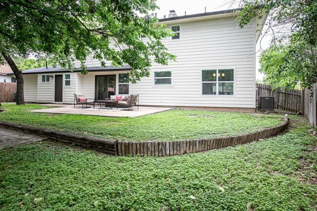 Building Photo - 2011 Malvern Hill Dr