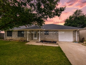 Building Photo - 203 W Shady Oaks Cir