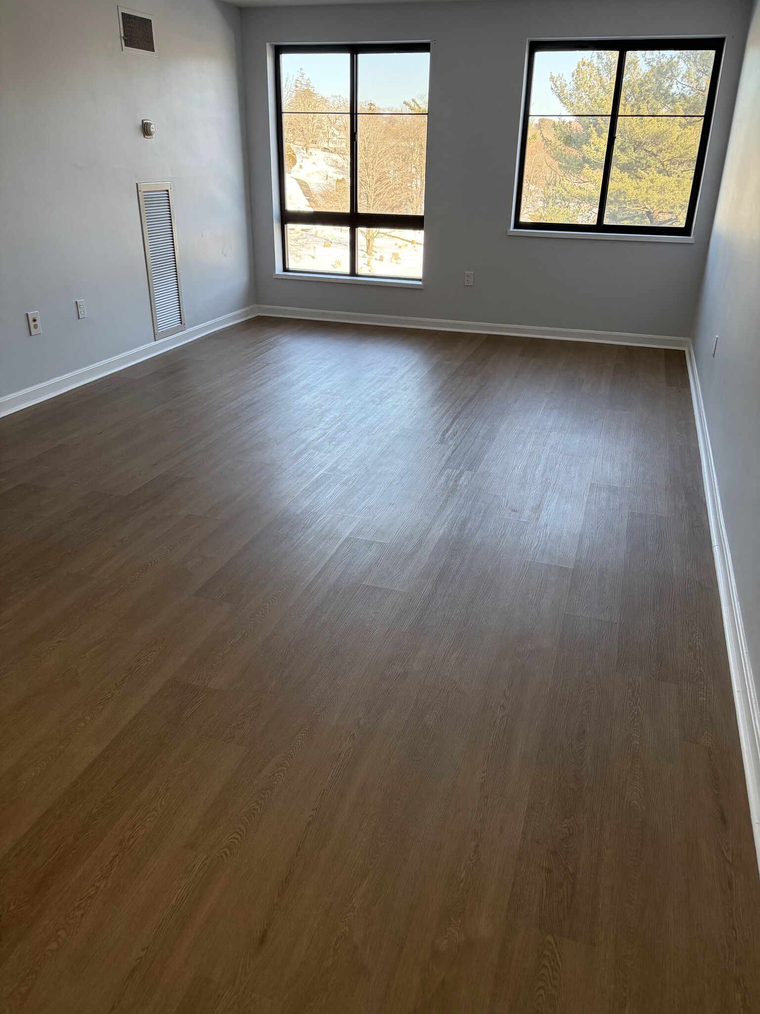 Dining/Living Room - 100 Ledgewood Dr