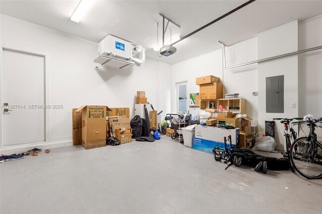 Building Photo - 7455 NW 103rd Pl