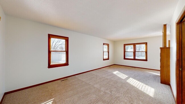 Building Photo - Available August 2026!  Beautiful Home in North Ames
