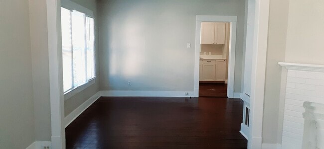 Building Photo - Spacious 3 Bed, 1 Bath Near Historic Fairmount- 76104