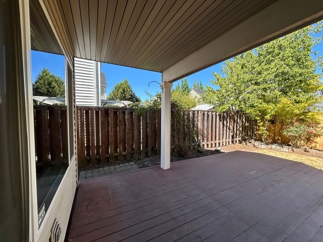Building Photo - Gorgeous 4 Bed, 2.5 Bath House!