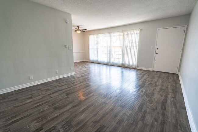 Interior Photo - 350 S Manhattan Pl