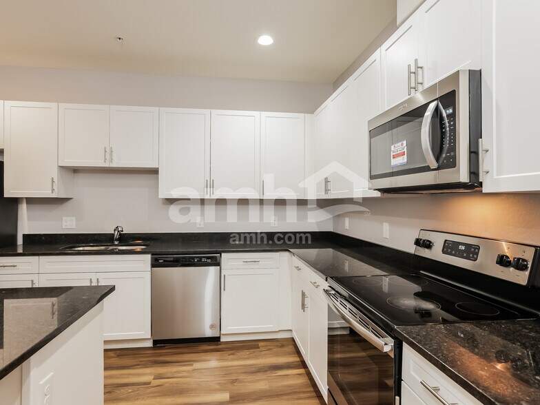 Building Photo - 20709 W Stone Hill Rd