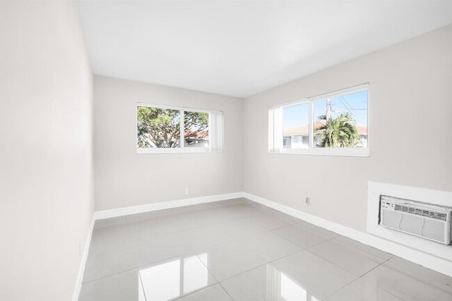 Building Photo - 431 W Camino Real