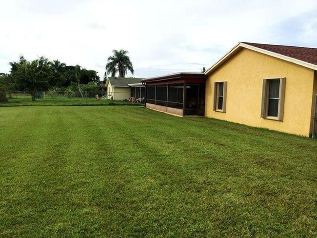 Building Photo - 221 Bilbao St