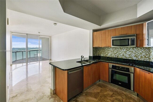 Building Photo - 480 NE 30th St