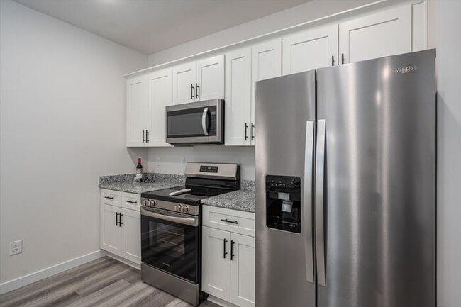 Building Photo - Brand-New Luxury Townhomes – Move-In Speci...