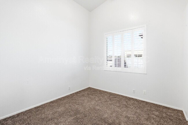 Building Photo - 7017 W Greenbriar Dr