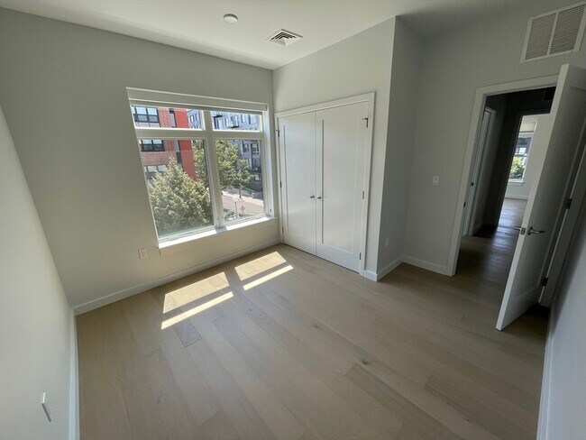 Building Photo - 1 Lisbon St