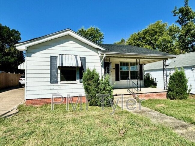 Building Photo - 313 S Boon Ave
