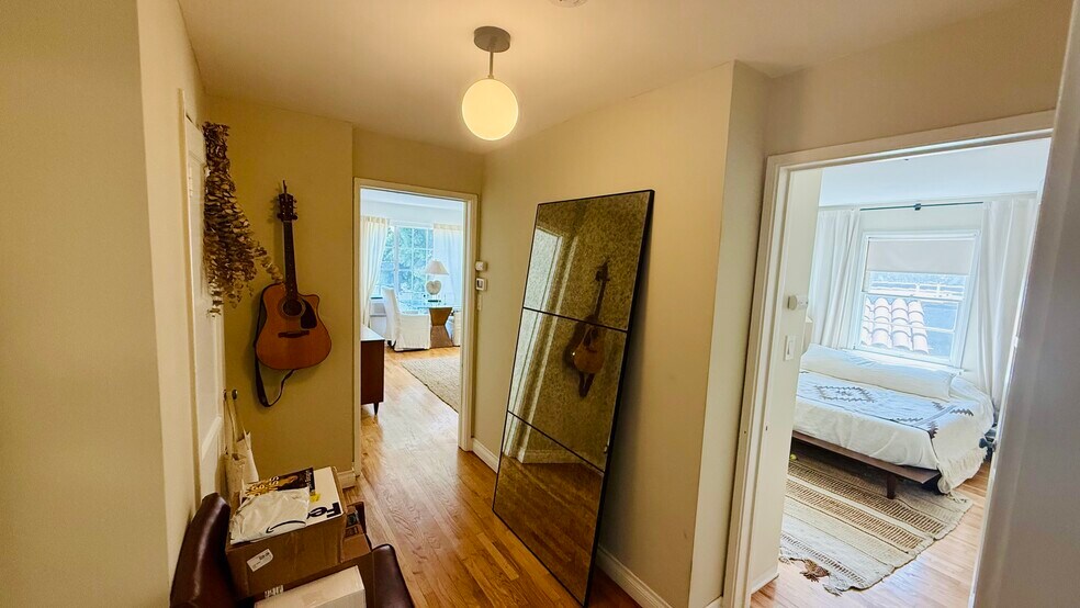 Building Photo - 941 Robinson St