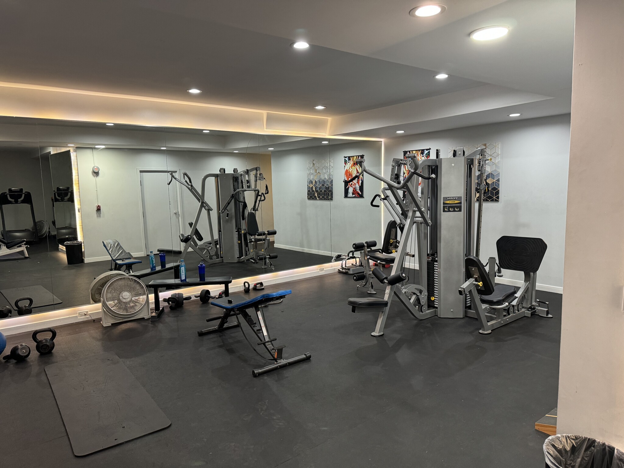 Building Photo - 2700 Cahuenga Blvd E