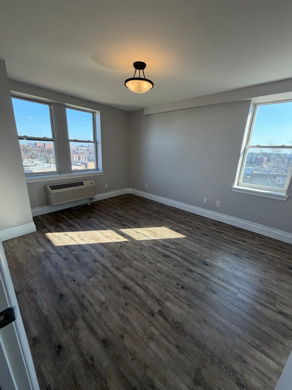 Building Photo - 106 N Grove St