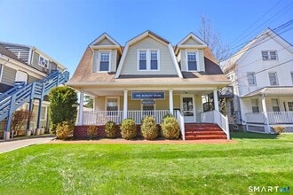Building Photo - 1872 Bedford St