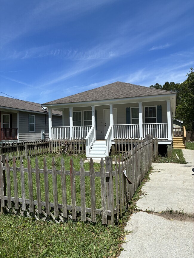 Building Photo - 6148 W Forrest St