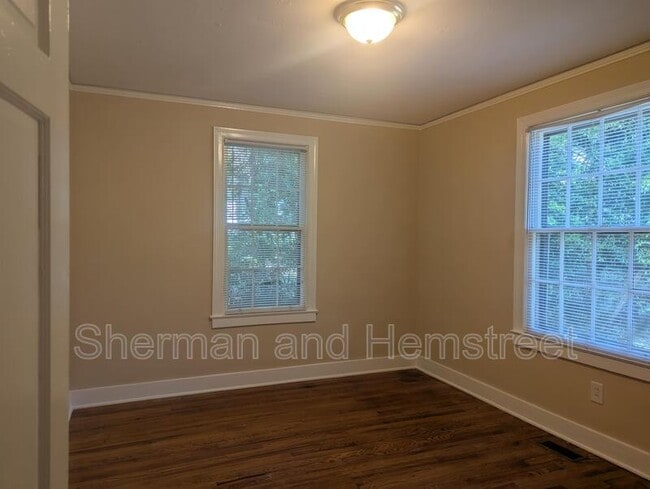 Building Photo - 1449 Troupe St