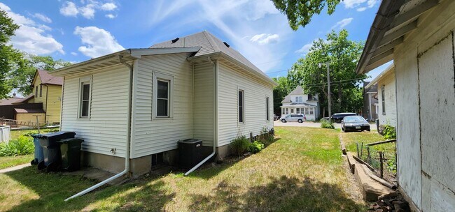 Building Photo - 314 Conger St