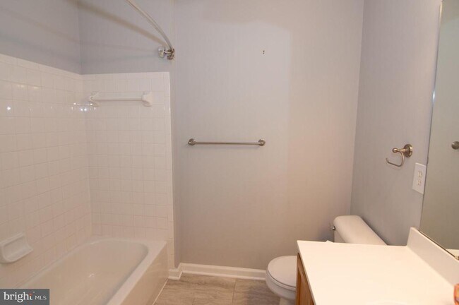 Building Photo - 110 Ingle Pl