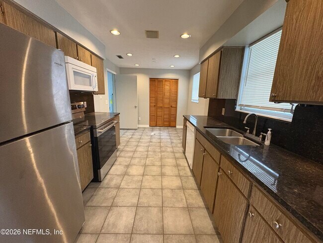 Building Photo - 6868 Medellin Ct