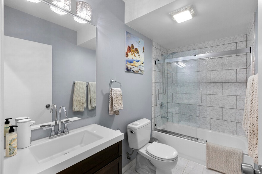 Primary Photo - 1754 W Division St
