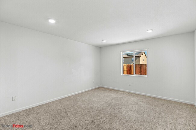 Building Photo - **** MOVE IN SPECIAL- 1/2 OFF FIRST MONTH RENT ****