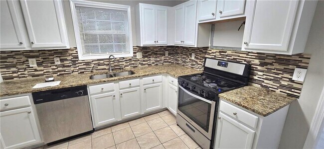 Building Photo - 610 James Ridge Dr