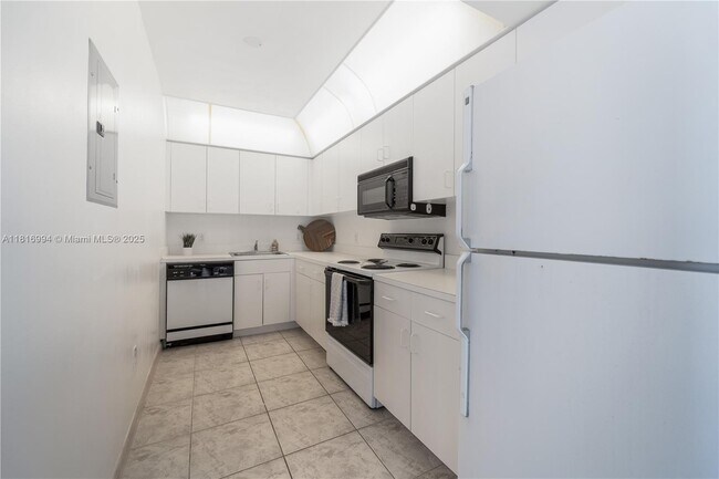 Building Photo - 800 Claughton Island Dr
