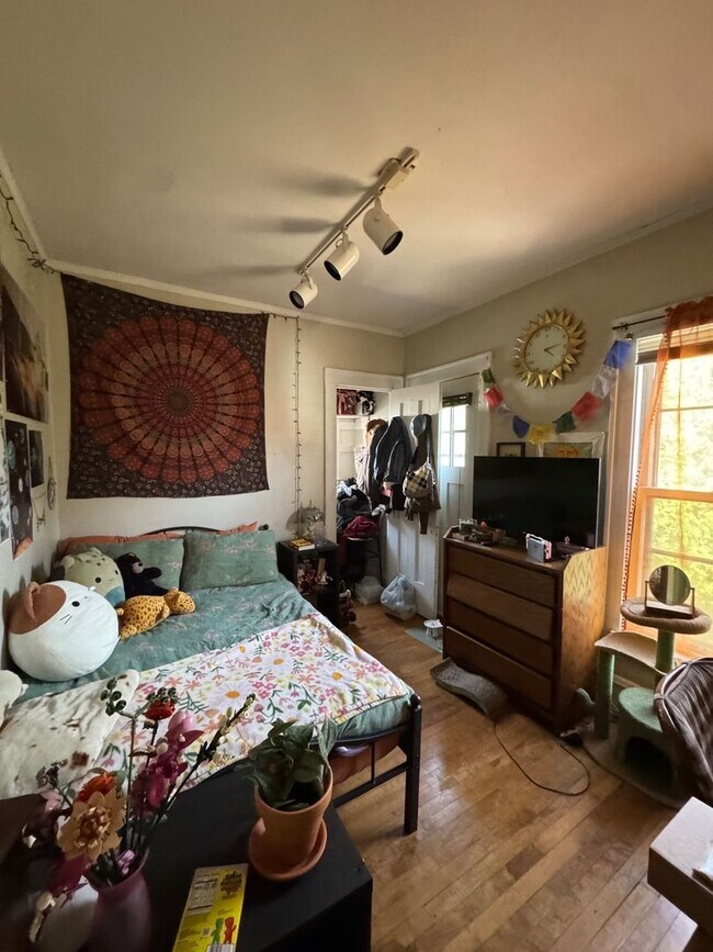 Building Photo - 3216 N Marietta Ave