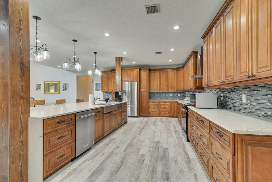 Building Photo - 5100 28th Ave N