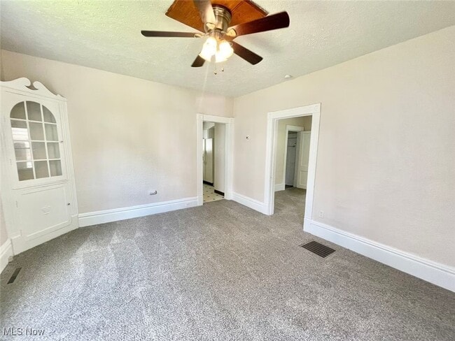 Building Photo - 218 Gates Ave