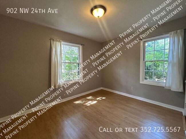 Building Photo - 902 NW 24th Ave