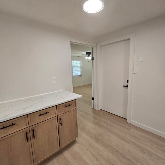 Building Photo - 3/2.5/1 Beautifully Updated Crystal River Home with Carport, Garage & Fenced Yard