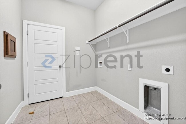 Building Photo - 2900 Blf Crk Dr