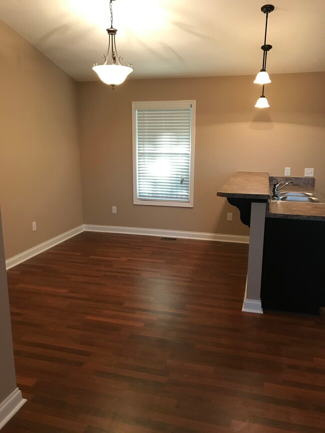 Building Photo - 1474 N POINTE Wy