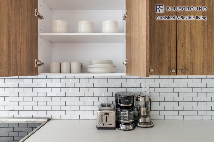 Building Photo - 68 Gold St