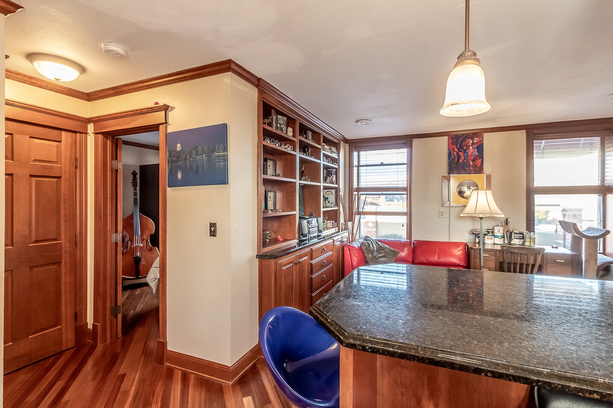 Building Photo - 111 E Cherry St