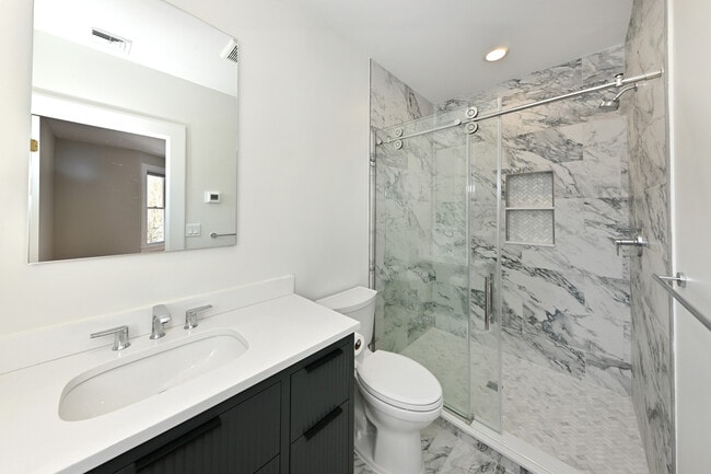 Building Photo - 62 Elm St