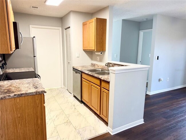 Building Photo - 2516 Grassy Point Dr