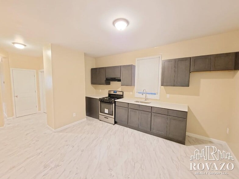 Building Photo - 384 21st St