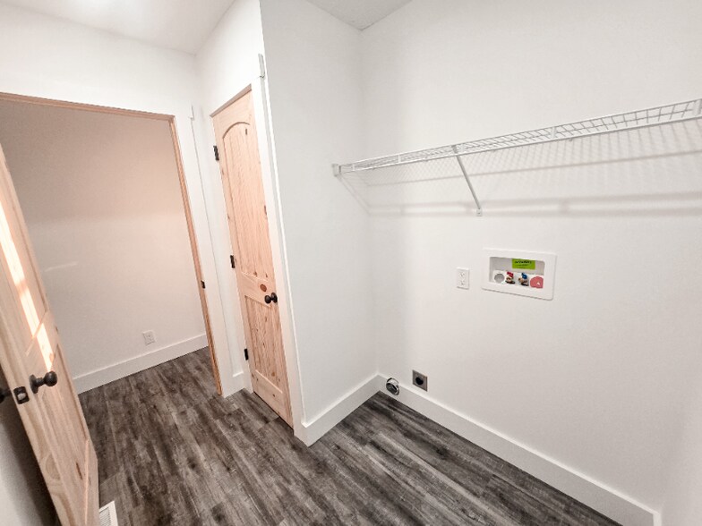 Building Photo - 124 Ivy Trce