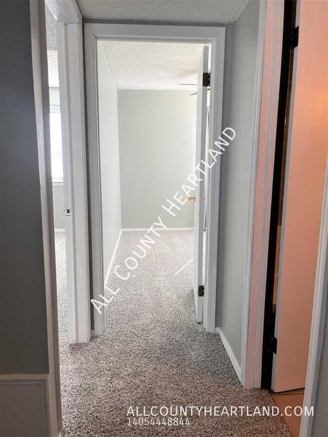 Building Photo - 221 Jason Dr